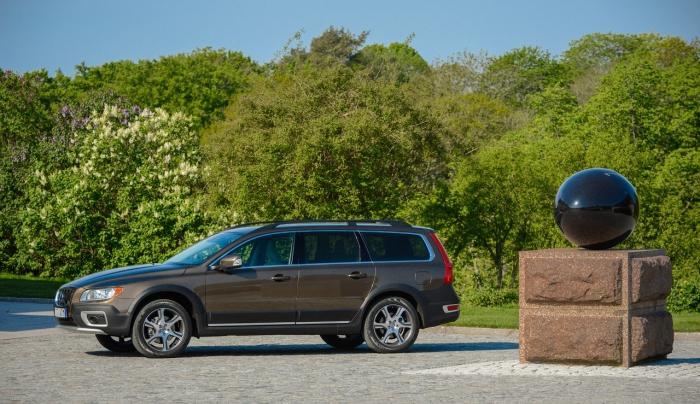 Volvo XC70  - レビューと技術データ