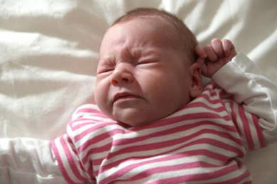 新生児の鼻水をどのように治療するのですか？