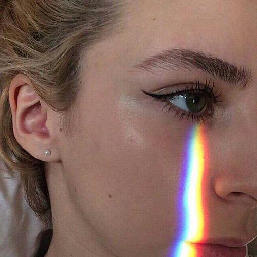 顔に虹を作る方法は？ Instagramのトレンド写真