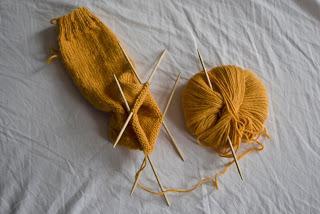 ニットニードルで靴下を編む方法