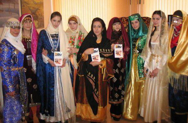 女性のためのダゲスタンの民族衣装