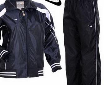 Tracksuits Nike  - 常にスタイリッシュで実用的