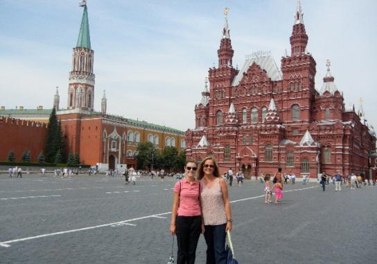 モスクワの主要観光スポットは、モスクワ・クレムリンと赤い広場です。