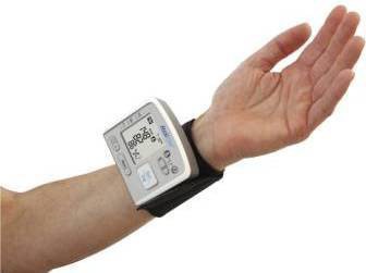 マニュアル手首血圧計：モデルとレビュー